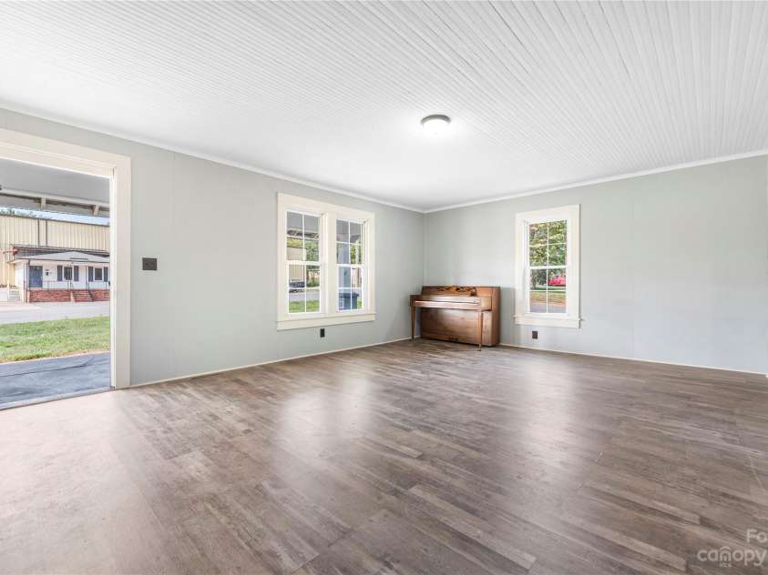 328 Miller Avenue, Statesville, NC 28677.  MLS# CAR4019961, YatesRealty ID 3795. 