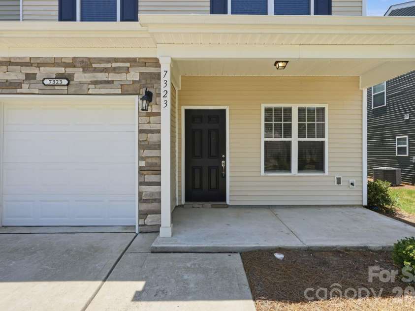 7323 Jane Parks Way, Charlotte, NC 28217.  MLS# CAR4402584, YatesRealty ID 37952. 