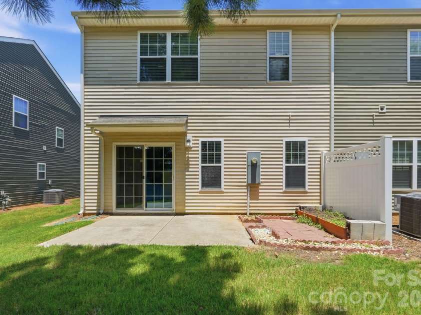 7323 Jane Parks Way, Charlotte, NC 28217.  MLS# CAR4402584, YatesRealty ID 37952. 