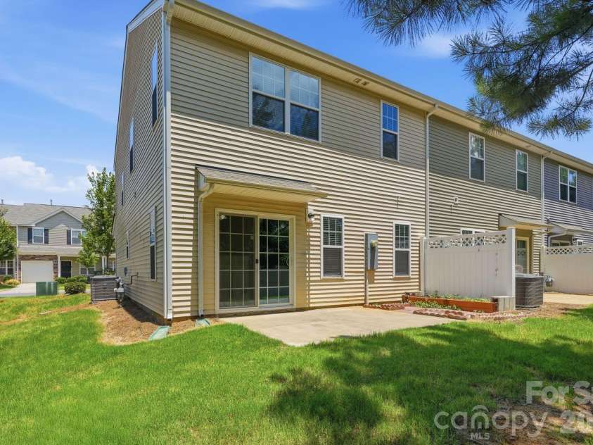 7323 Jane Parks Way, Charlotte, NC 28217.  MLS# CAR4402584, YatesRealty ID 37952. 