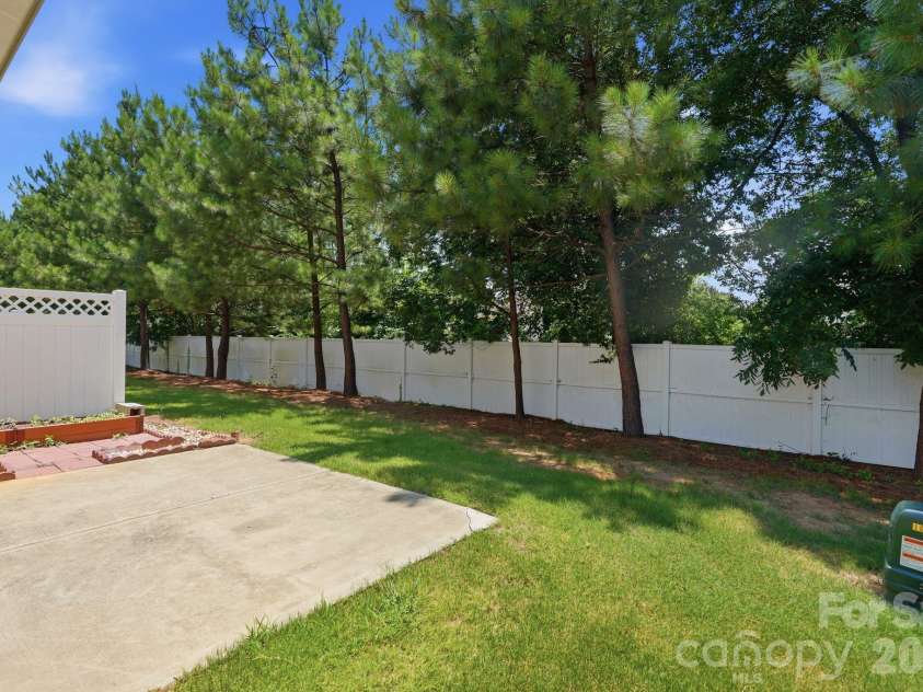 7323 Jane Parks Way, Charlotte, NC 28217.  MLS# CAR4402584, YatesRealty ID 37952. 