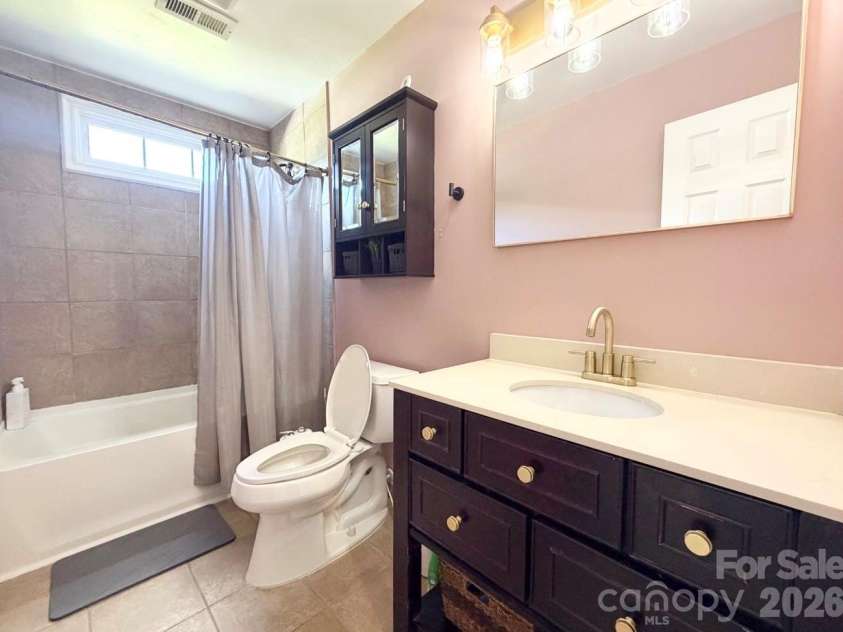 3267 Roberta Farms Court, Concord, NC 28027.  MLS# CAR4403102, YatesRealty ID 37953. Second full bath