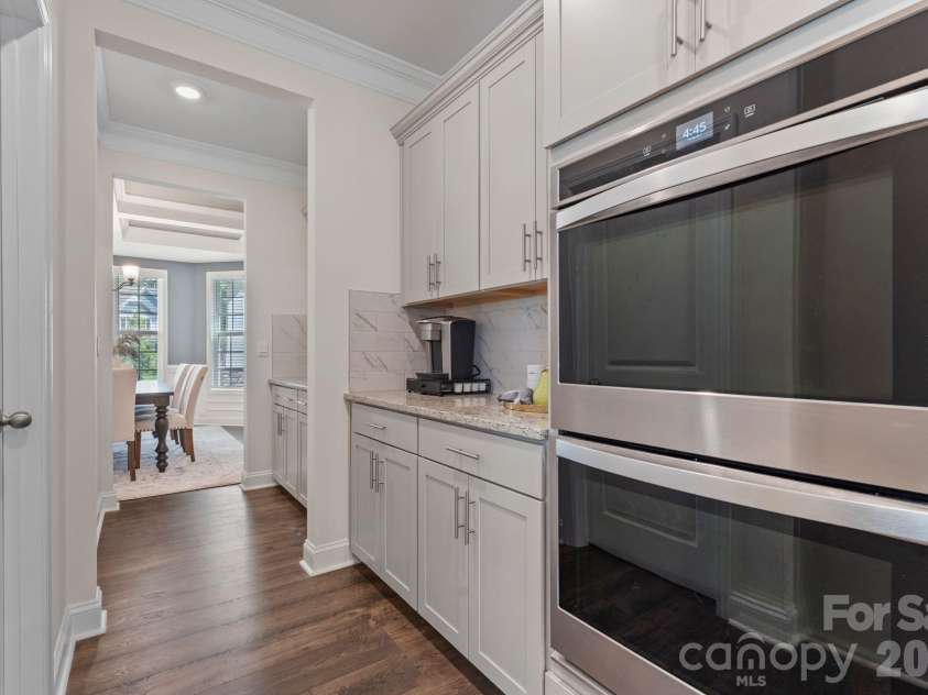 2409 Napa Terrace, Lake Wylie, SC 29710.  MLS# CAR4403646, YatesRealty ID 37954. Double oven with ample counter space