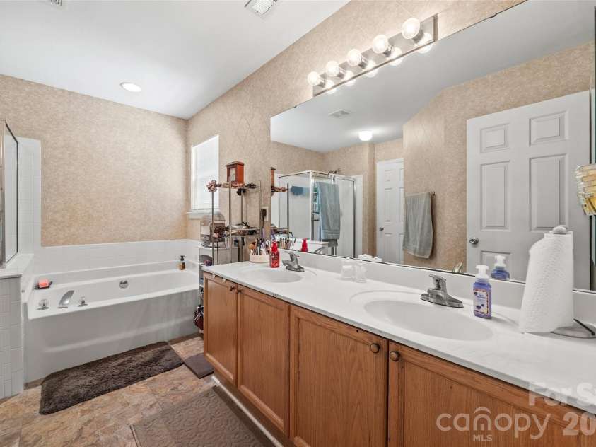 659 Cheval Drive, Fort Mill, SC 29708.  MLS# CAR4400610, YatesRealty ID 37957. 