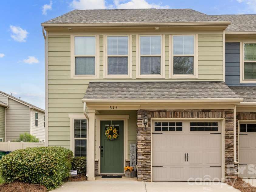 315 Scenic View Lane, Matthews, NC 28104.  MLS# CAR4403883, YatesRealty ID 37958. 