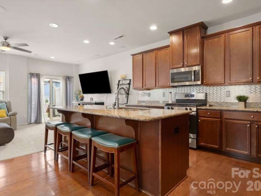 315 Scenic View Lane, Matthews, NC 28104.  MLS# CAR4403883, YatesRealty ID 37958. 