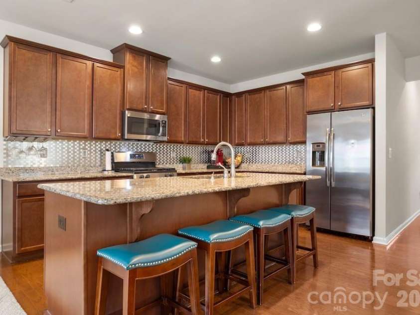 315 Scenic View Lane, Matthews, NC 28104.  MLS# CAR4403883, YatesRealty ID 37958. 