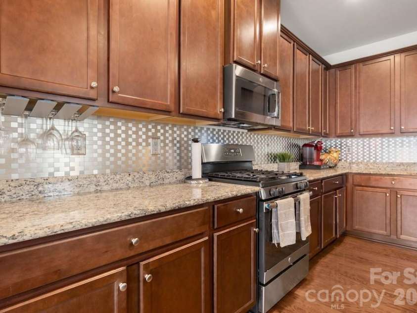 315 Scenic View Lane, Matthews, NC 28104.  MLS# CAR4403883, YatesRealty ID 37958. 