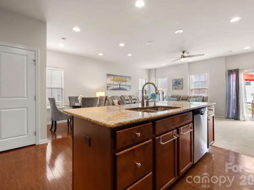 315 Scenic View Lane, Matthews, NC 28104.  MLS# CAR4403883, YatesRealty ID 37958. 