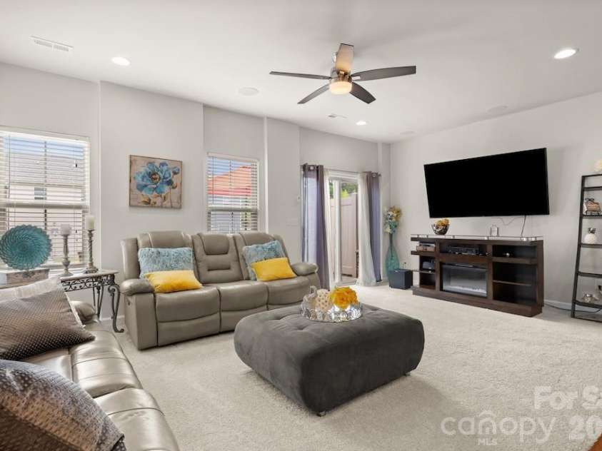 315 Scenic View Lane, Matthews, NC 28104.  MLS# CAR4403883, YatesRealty ID 37958. 