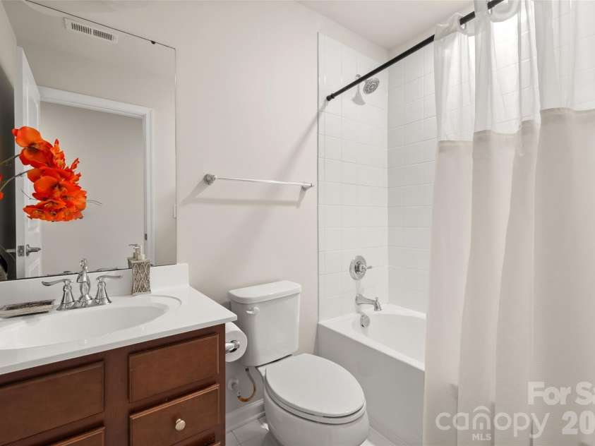 315 Scenic View Lane, Matthews, NC 28104.  MLS# CAR4403883, YatesRealty ID 37958. 
