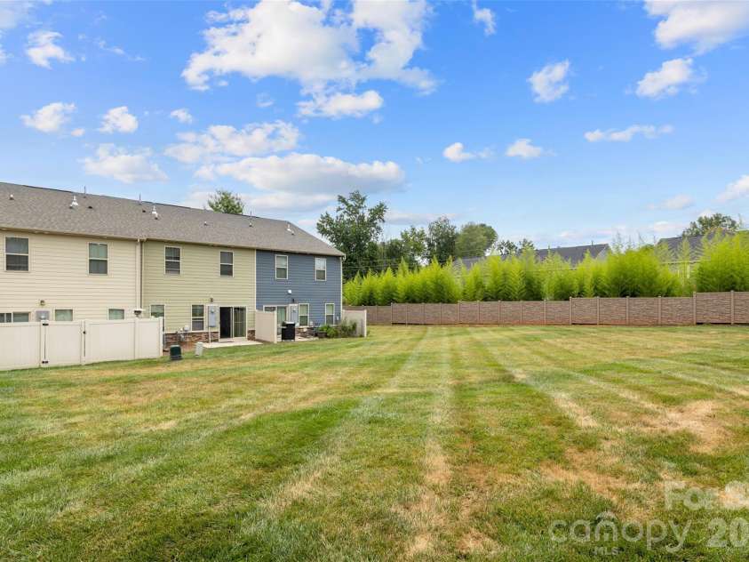 315 Scenic View Lane, Matthews, NC 28104.  MLS# CAR4403883, YatesRealty ID 37958. 
