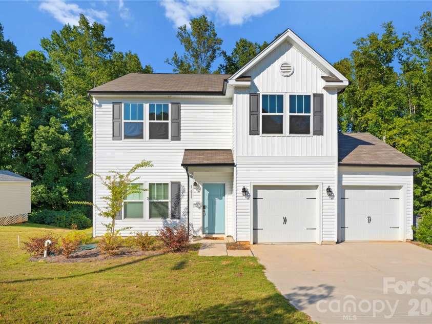 1211 Laurel Woods Drive, Gastonia, NC 28052.  MLS# CAR4340134, YatesRealty ID 3796. 