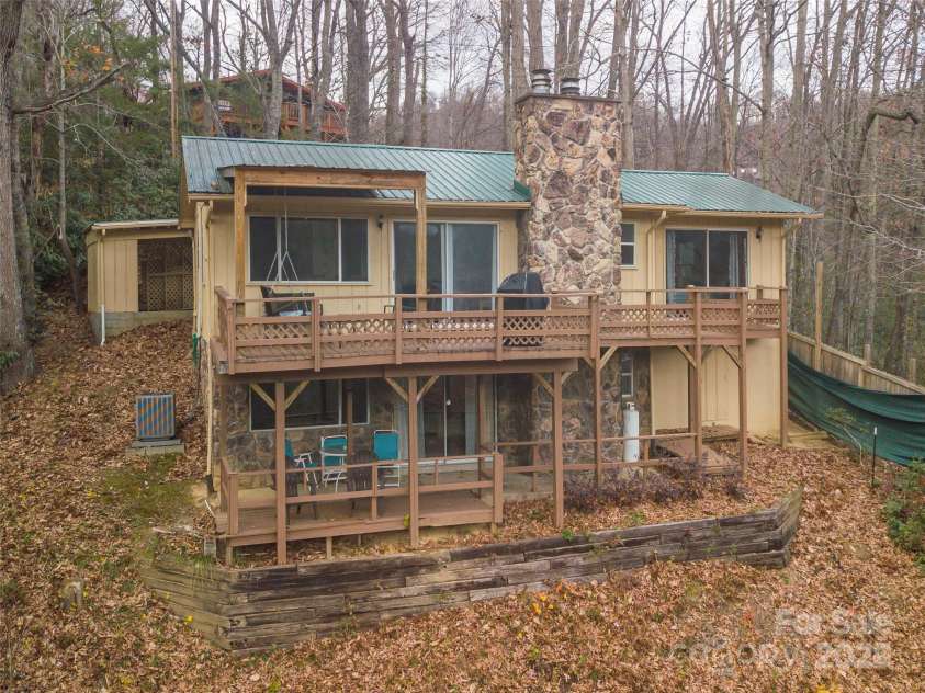 174 Pleasant Ridge Drive, Maggie Valley, NC 28751.  MLS# CAR4213944, YatesRealty ID 3796. 