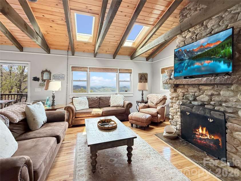 8007 Cloud Forest Lane, Blowing Rock, NC 28605.  MLS# CAR4334576, YatesRealty ID 3796. 