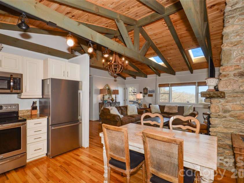 8007 Cloud Forest Lane, Blowing Rock, NC 28605.  MLS# CAR4334576, YatesRealty ID 3796. 