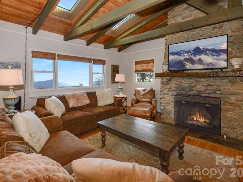 8007 Cloud Forest Lane, Blowing Rock, NC 28605.  MLS# CAR4334576, YatesRealty ID 3796. 