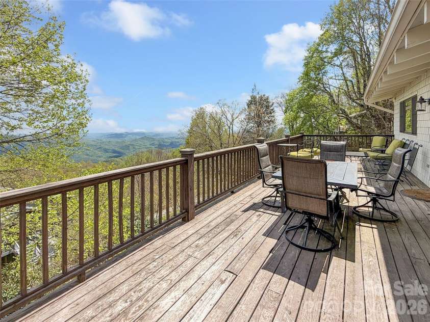 8007 Cloud Forest Lane, Blowing Rock, NC 28605.  MLS# CAR4334576, YatesRealty ID 3796. 