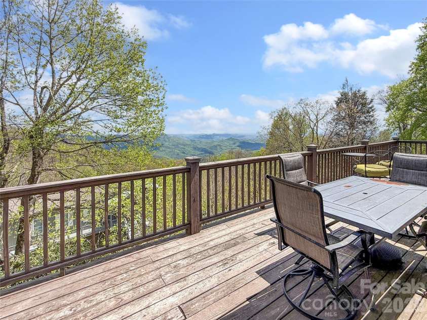 8007 Cloud Forest Lane, Blowing Rock, NC 28605.  MLS# CAR4334576, YatesRealty ID 3796. 