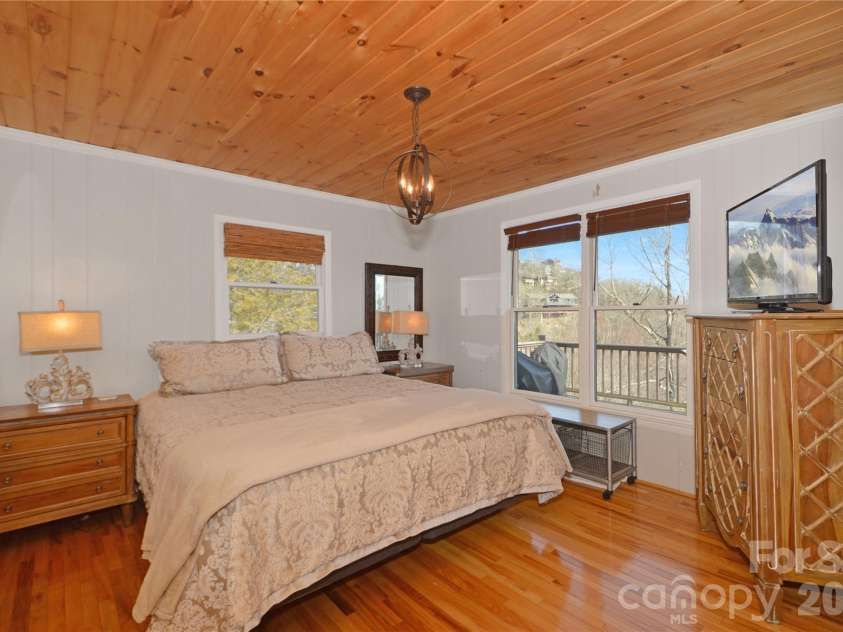 8007 Cloud Forest Lane, Blowing Rock, NC 28605.  MLS# CAR4334576, YatesRealty ID 3796. 