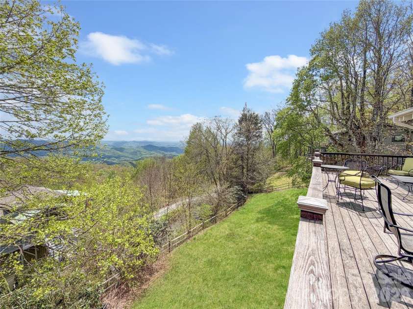 8007 Cloud Forest Lane, Blowing Rock, NC 28605.  MLS# CAR4334576, YatesRealty ID 3796. 