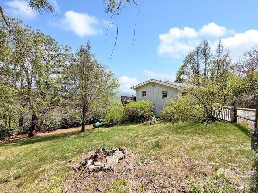 8007 Cloud Forest Lane, Blowing Rock, NC 28605.  MLS# CAR4334576, YatesRealty ID 3796. 