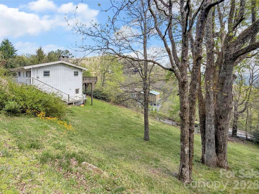 8007 Cloud Forest Lane, Blowing Rock, NC 28605.  MLS# CAR4334576, YatesRealty ID 3796. 