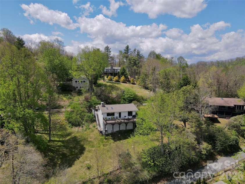 8007 Cloud Forest Lane, Blowing Rock, NC 28605.  MLS# CAR4334576, YatesRealty ID 3796. 