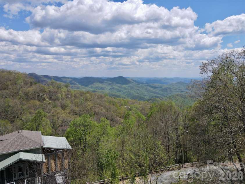 8007 Cloud Forest Lane, Blowing Rock, NC 28605.  MLS# CAR4334576, YatesRealty ID 3796. 