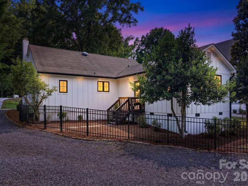 711 Concord Road, Davidson, NC 28036.  MLS# CAR4405101, YatesRealty ID 37960. 