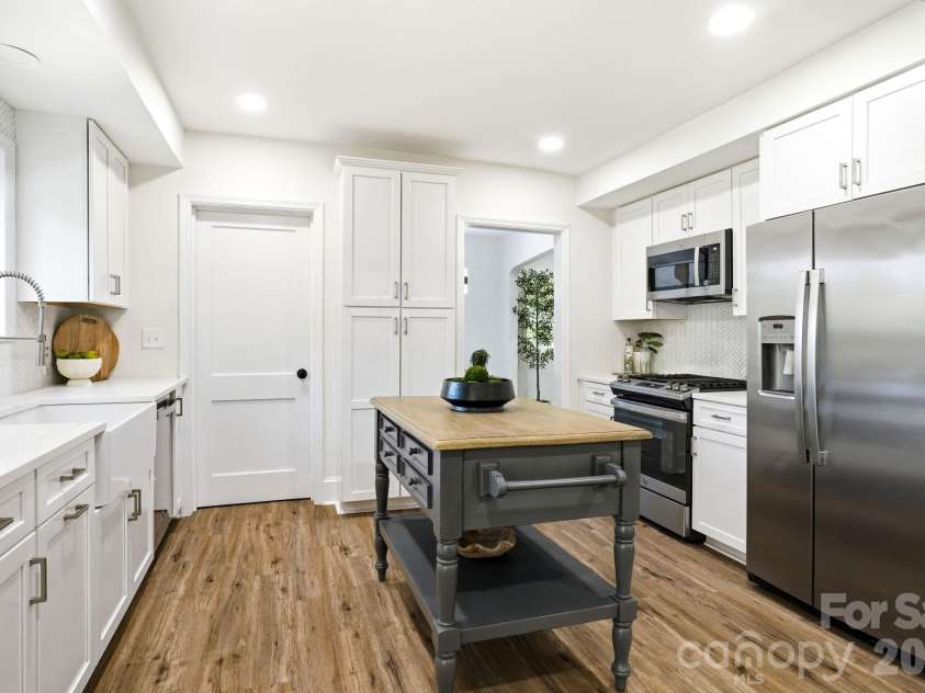 711 Concord Road, Davidson, NC 28036.  MLS# CAR4405101, YatesRealty ID 37960. 