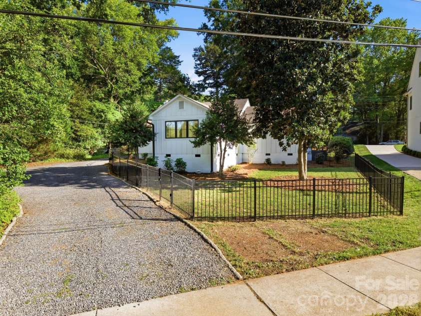 711 Concord Road, Davidson, NC 28036.  MLS# CAR4405101, YatesRealty ID 37960. 