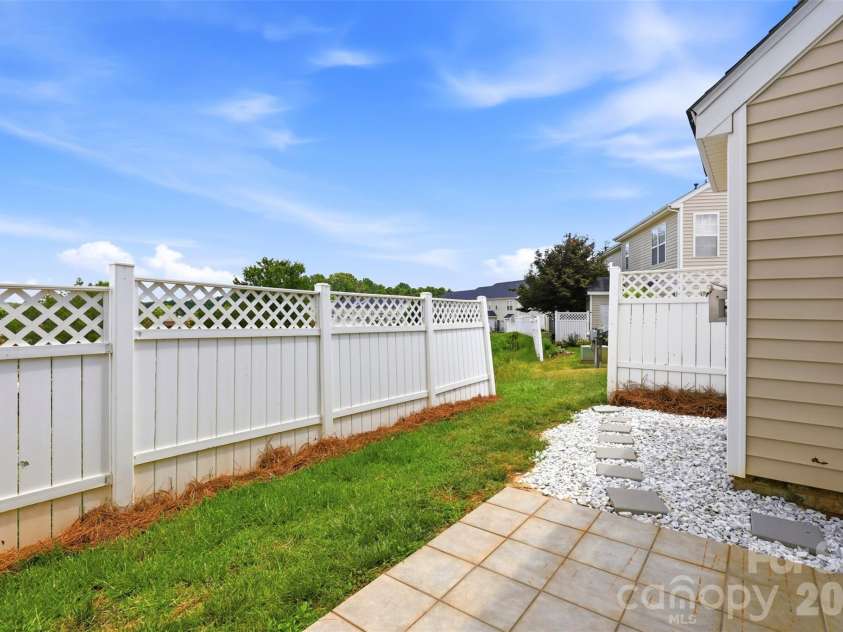 7593 Bluff Point Lane, Denver, NC 28037.  MLS# CAR4396507, YatesRealty ID 37961. 