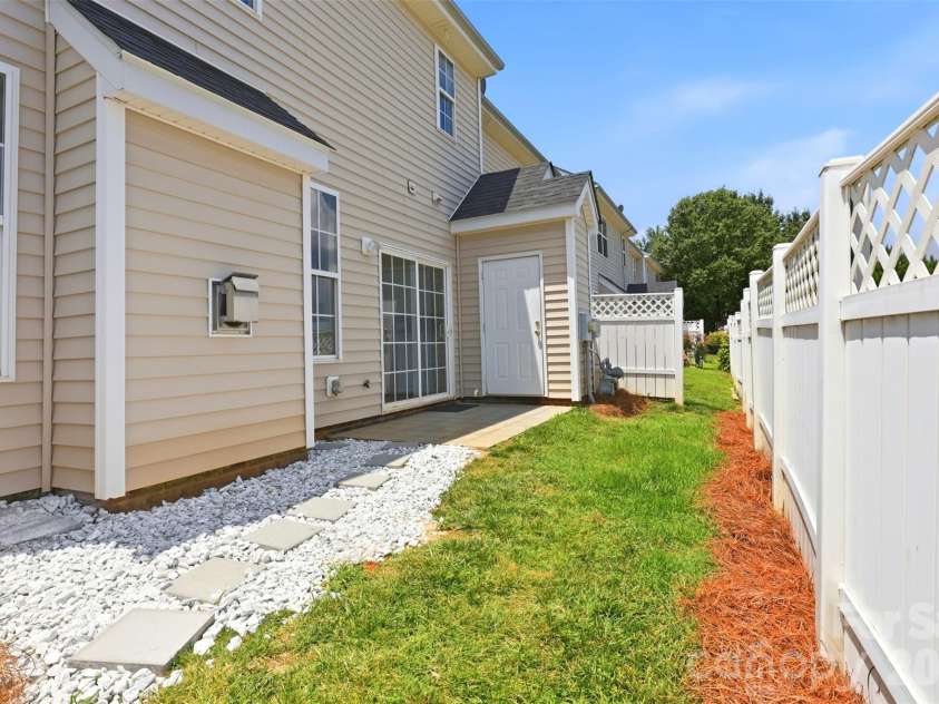 7593 Bluff Point Lane, Denver, NC 28037.  MLS# CAR4396507, YatesRealty ID 37961. 
