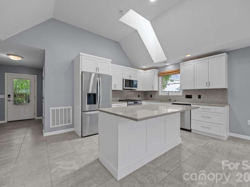41 Beekeeper Trail, Swannanoa, NC 28778.  MLS# CAR4402946, YatesRealty ID 37962. 