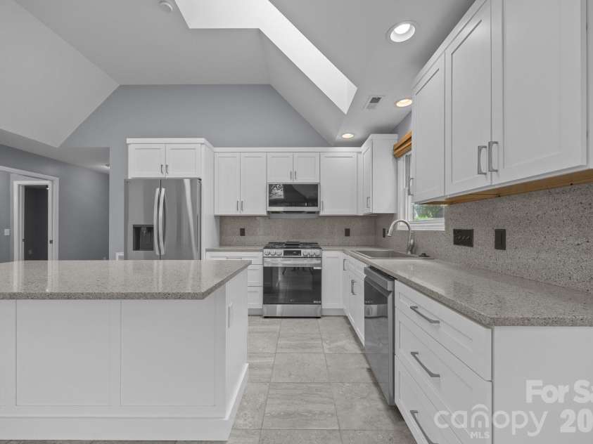 41 Beekeeper Trail, Swannanoa, NC 28778.  MLS# CAR4402946, YatesRealty ID 37962. 