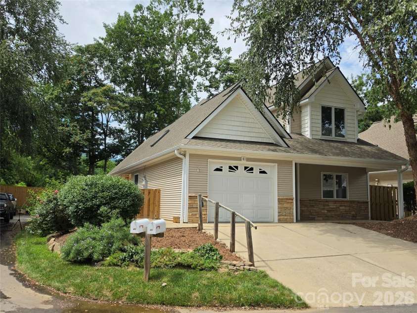 41 Beekeeper Trail, Swannanoa, NC 28778.  MLS# CAR4402946, YatesRealty ID 37962. 
