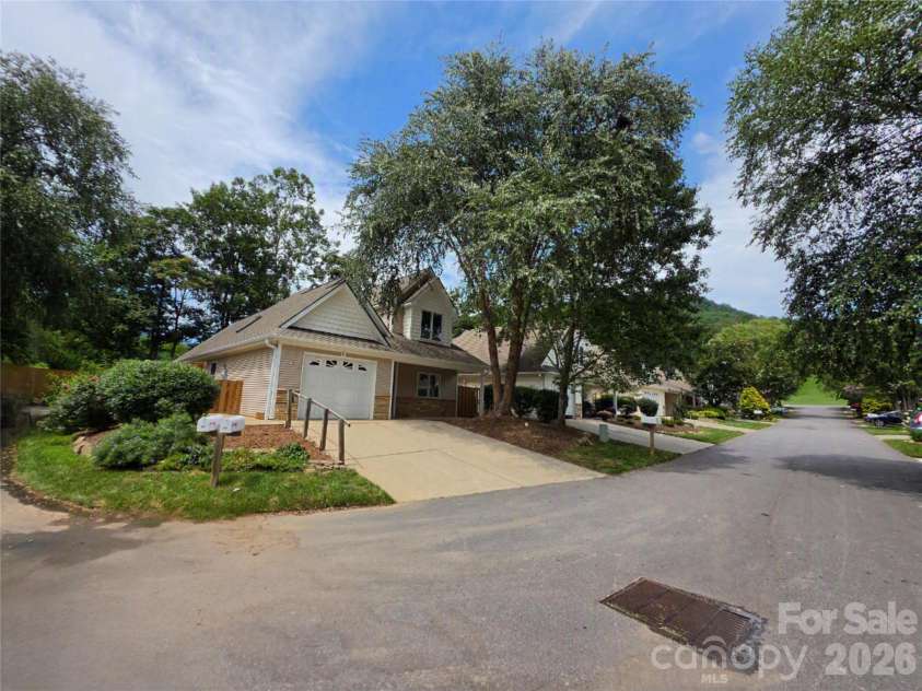 41 Beekeeper Trail, Swannanoa, NC 28778.  MLS# CAR4402946, YatesRealty ID 37962. 