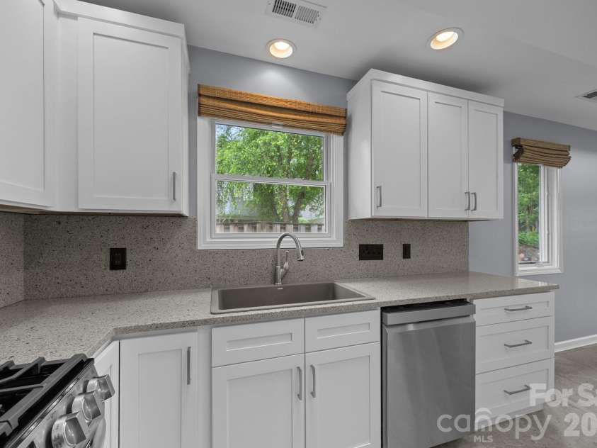 41 Beekeeper Trail, Swannanoa, NC 28778.  MLS# CAR4402946, YatesRealty ID 37962. Check out those countertops!