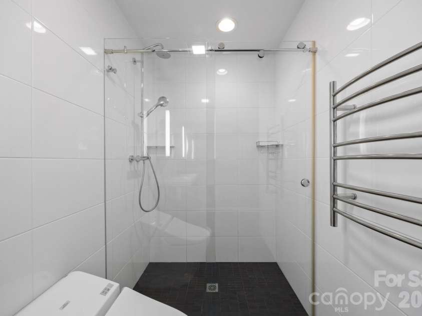 41 Beekeeper Trail, Swannanoa, NC 28778.  MLS# CAR4402946, YatesRealty ID 37962. Heated floor, heated towel bars!