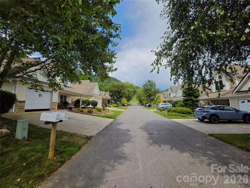 41 Beekeeper Trail, Swannanoa, NC 28778.  MLS# CAR4402946, YatesRealty ID 37962. Pretty, walkable neighborhood