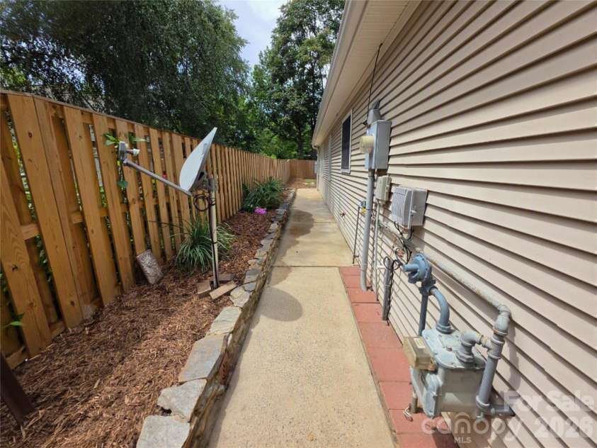 41 Beekeeper Trail, Swannanoa, NC 28778.  MLS# CAR4402946, YatesRealty ID 37962. Side walk, flower bed.