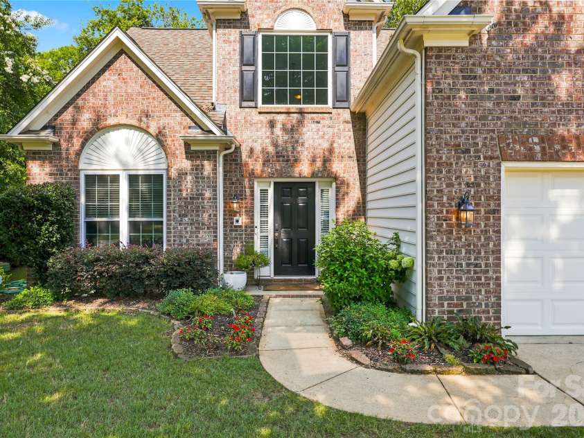 8600 Fieldcroft Drive, Charlotte, NC 28277.  MLS# CAR4401060, YatesRealty ID 37963. 