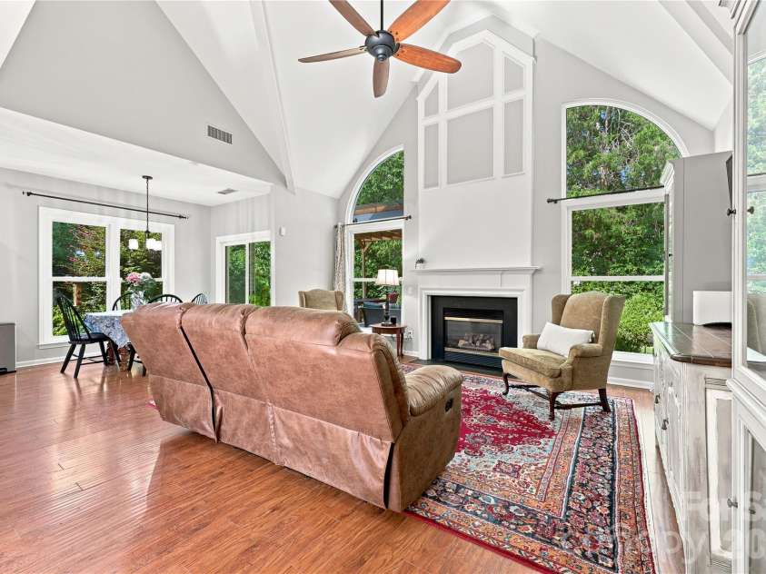 8600 Fieldcroft Drive, Charlotte, NC 28277.  MLS# CAR4401060, YatesRealty ID 37963. 