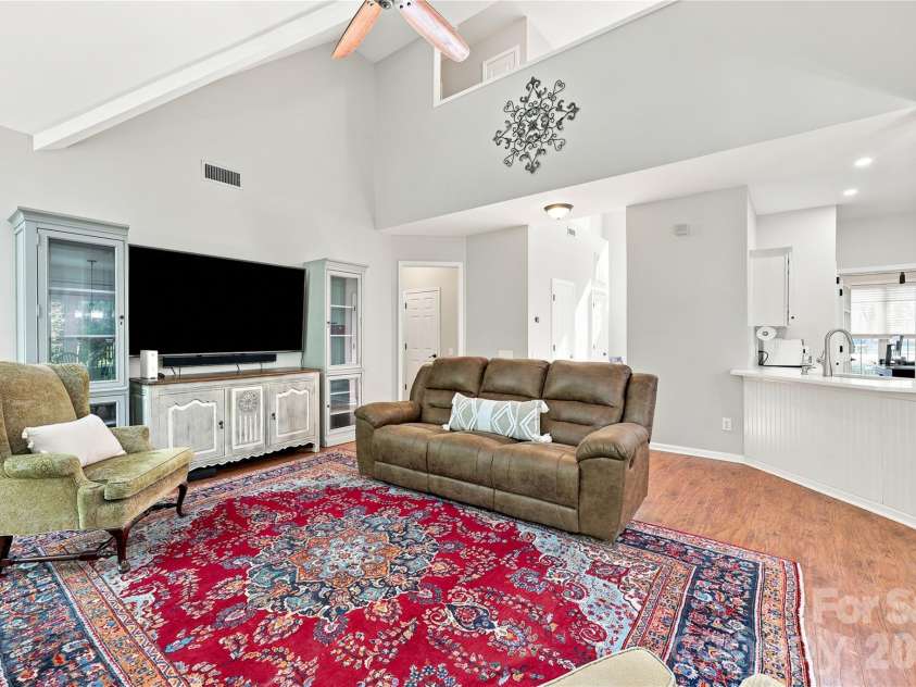 8600 Fieldcroft Drive, Charlotte, NC 28277.  MLS# CAR4401060, YatesRealty ID 37963. 