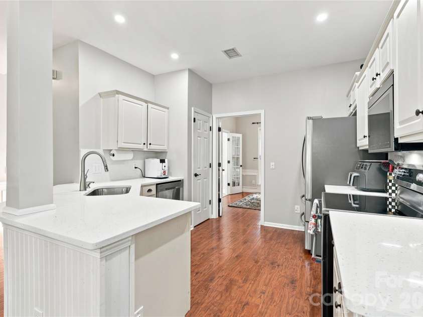 8600 Fieldcroft Drive, Charlotte, NC 28277.  MLS# CAR4401060, YatesRealty ID 37963. 