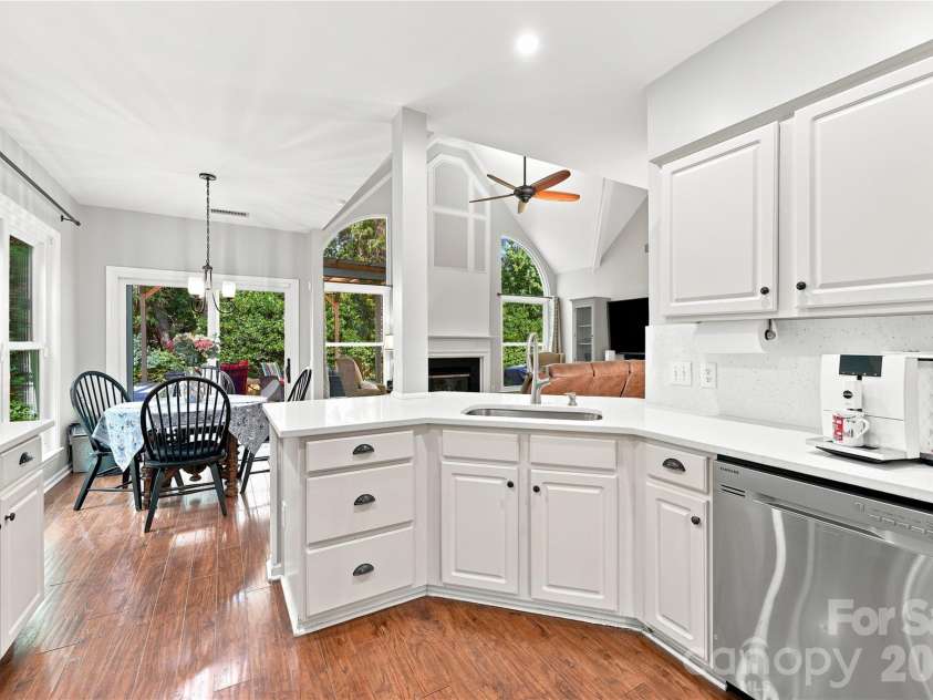 8600 Fieldcroft Drive, Charlotte, NC 28277.  MLS# CAR4401060, YatesRealty ID 37963. 