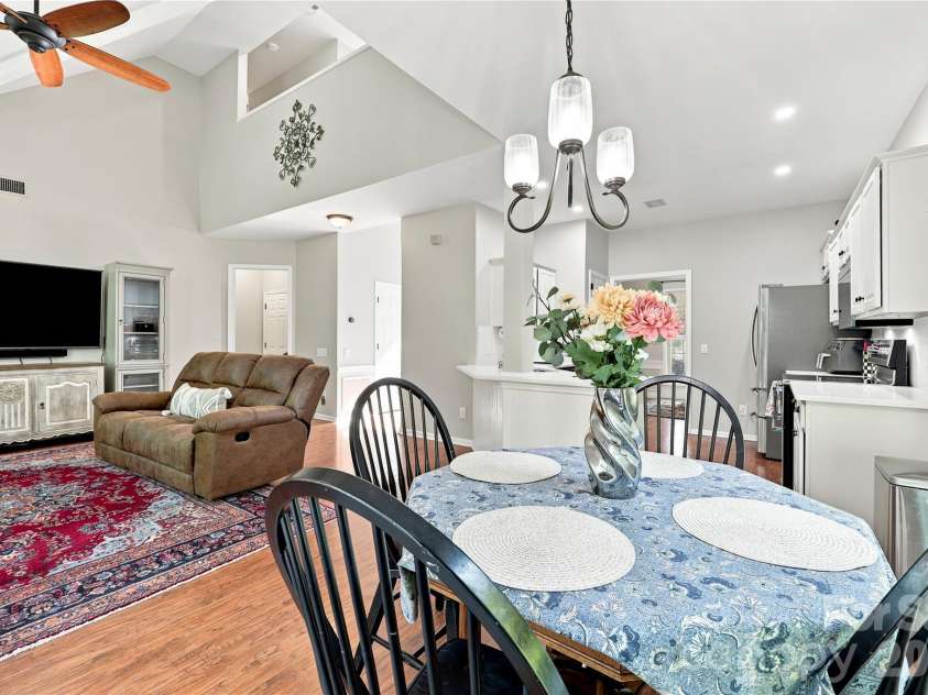 8600 Fieldcroft Drive, Charlotte, NC 28277.  MLS# CAR4401060, YatesRealty ID 37963. 