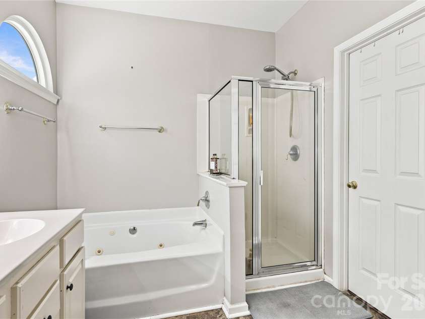 8600 Fieldcroft Drive, Charlotte, NC 28277.  MLS# CAR4401060, YatesRealty ID 37963. 