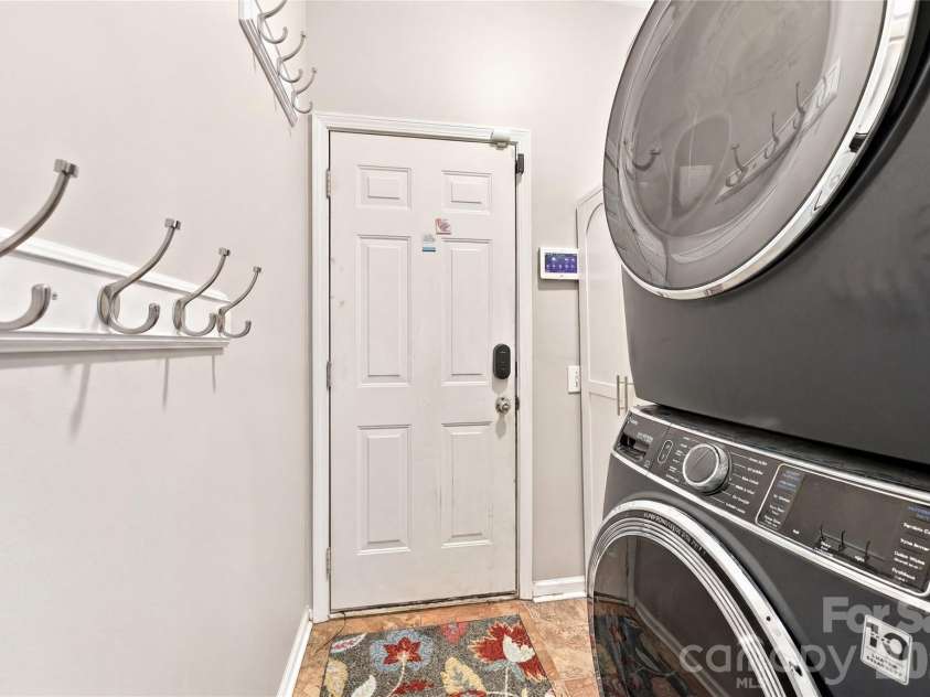 8600 Fieldcroft Drive, Charlotte, NC 28277.  MLS# CAR4401060, YatesRealty ID 37963. 